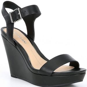 Gianni Bini 6.5 Black Leather Wedge Sandals